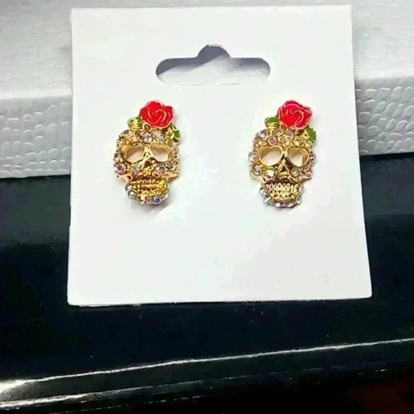 Crystal skull and rose earrings Betsey J like - Picture 1 of 2